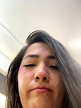 Hannahpradaa  online show from January 5, 2026, 5:27 pm