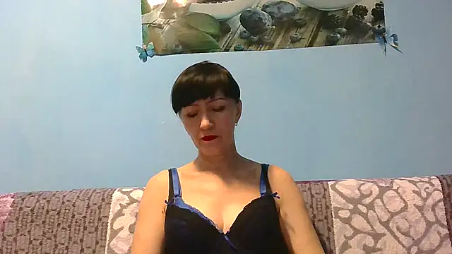 IffetLove42 online show from April 19, 2026, 6:32 pm