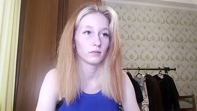 LisaKacitaa online show from October 27, 2025, 12:31 pm