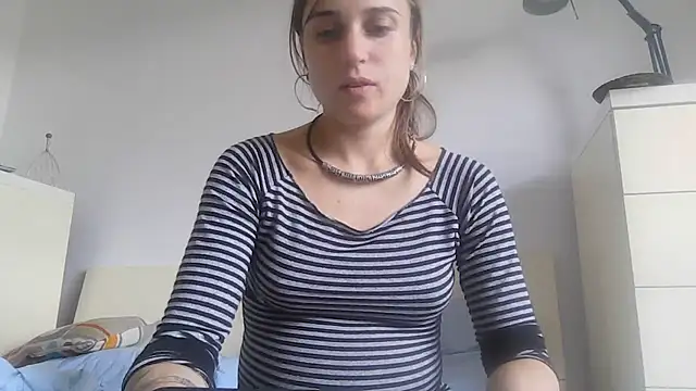 SinnEmily online show from November 9, 2025, 1:53 pm