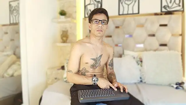 Andrew Haalls online show from November 26, 2025, 8:32 pm