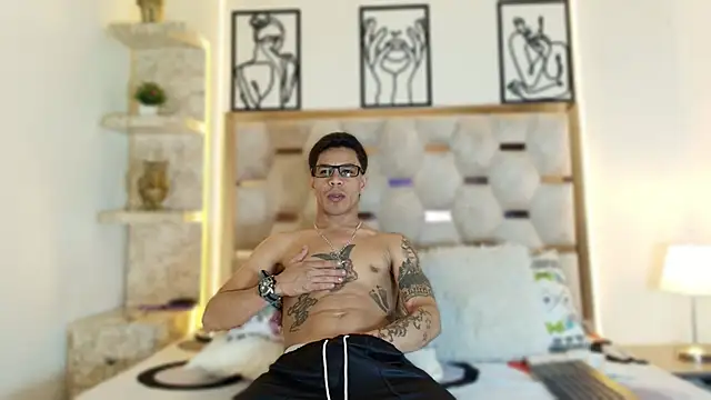 Andrew Haalls online show from November 30, 2025, 9:30 pm