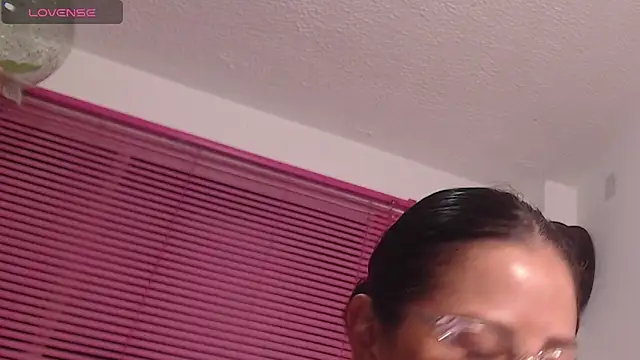 Emma Hotkiss online show from April 11, 2026, 2:16 am