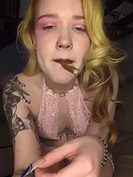 Snapshot of mattiethebaddieee chatting on February 5, 2026, 2:05 am mattiethebaddieee online show from February 5, 2026, 2:05 am