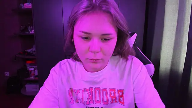 sophia lix online show from November 10, 2025, 5:17 am