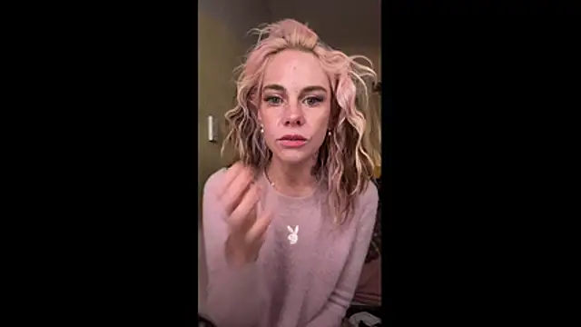 roxiebaby online show from October 27, 2025, 1:53 am