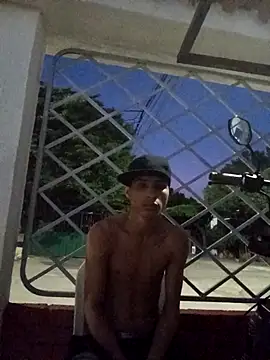 Snapshot of damian_fort1 chatting on October 28, 2025, 10:08 am damian fort1 online show from October 28, 2025, 10:08 am