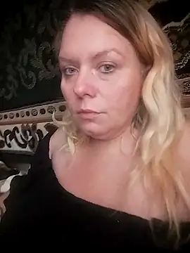 Lana-murr online show from October 31, 2025, 7:09 am