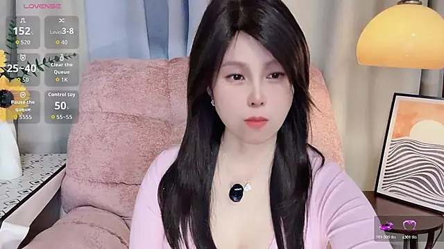 Snapshot of LuckyNana_ chatting on November 1, 2025, 1:02 pm LuckyNana  online show from November 1, 2025, 1:02 pm