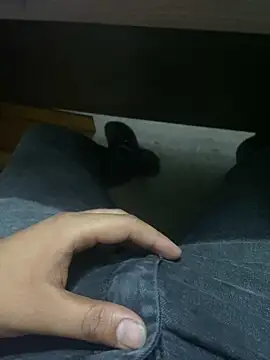 Snapshot of Mannuppok chatting on October 28, 2025, 12:52 pm Mannuppok online show from October 28, 2025, 12:52 pm