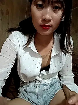 Em xinh01 online show from November 12, 2025, 5:24 pm