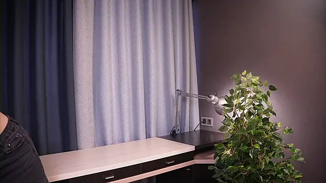 JulienneHauptman online show from November 4, 2025, 9:41 am