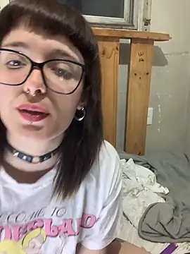 xlucifer13 online show from November 18, 2025, 2:50 am