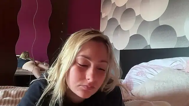 Snapshot of EngelHelene chatting on July 19, 2026, 11:47 am EngelHelene online show from July 19, 2026, 11:47 am