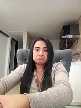 Snapshot of solandrea chatting on October 27, 2025, 9:52 pm solandrea online show from October 27, 2025, 9:52 pm