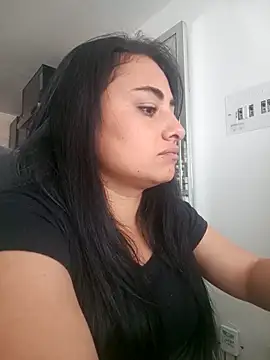 Snapshot of solandrea chatting on October 28, 2025, 4:31 pm solandrea online show from October 28, 2025, 4:31 pm