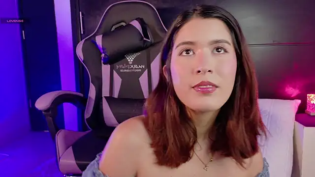 emilyy1  online show from November 26, 2025, 3:13 pm