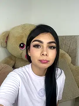 Snapshot of little_emiily_ chatting on October 28, 2025, 8:00 pm little emiily  online show from October 28, 2025, 8:00 pm