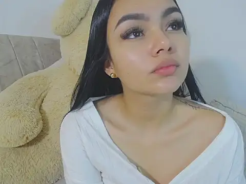 little emiily  online show from November 3, 2025, 11:44 am