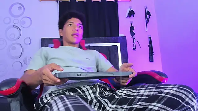 Maximiliano Khalil online show from December 1, 2025, 7:41 pm