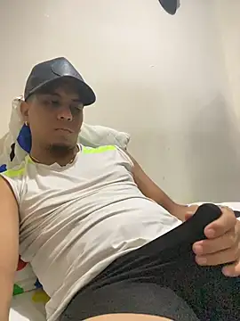 MichaManu7 online show from November 7, 2025, 4:12 am