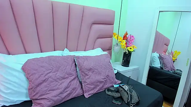 Kim Luna1 online show from December 20, 2025, 3:57 am