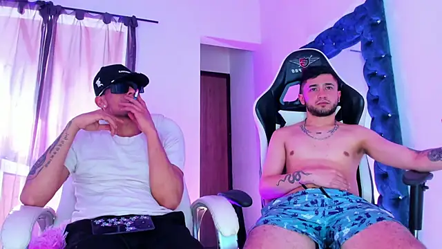 Snapshot of Yourtemptation555 chatting on October 28, 2025, 8:33 pm Yourtemptation555 online show from October 28, 2025, 8:33 pm