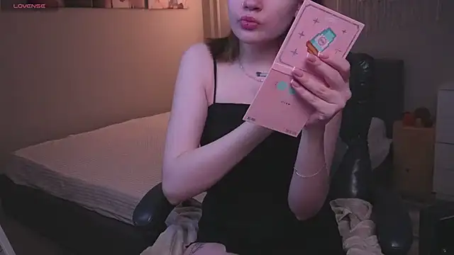 R I N A online show from April 11, 2026, 1:10 am