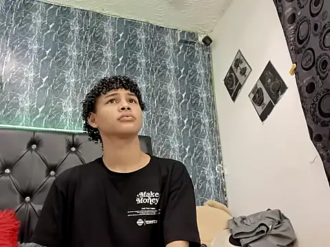 matewhottx18 online show from November 3, 2025, 3:02 pm