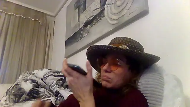 loveryvicky online show from January 7, 2026, 5:04 pm