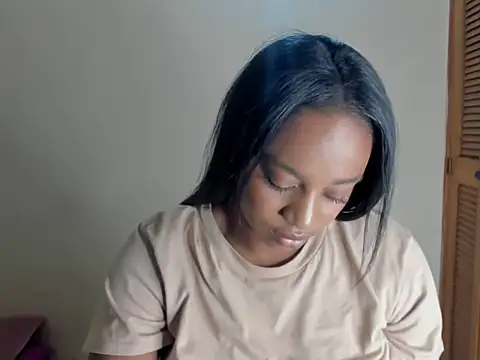 Snapshot of _Chaina chatting on December 14, 2025, 11:42 pm Chaina online show from December 14, 2025, 11:42 pm