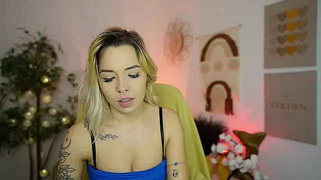 Snapshot of Anabel_Moon chatting on October 30, 2025, 2:18 pm Anabel Moon online show from October 30, 2025, 2:18 pm