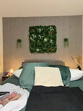 MysteryGirl   online show from March 31, 2026, 7:09 am