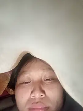 yoyo-mi online show from November 12, 2025, 2:01 am