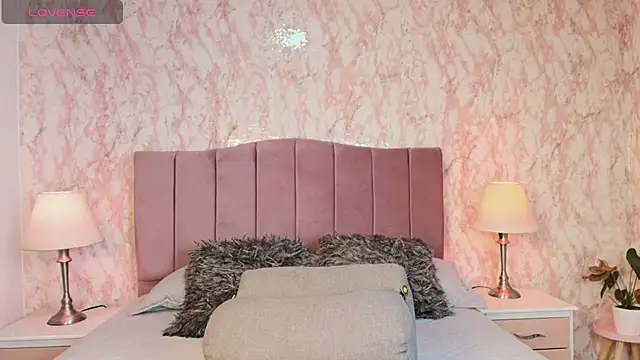 Snapshot of Megannn__21 chatting on October 31, 2025, 3:02 pm Megannn 21 online show from October 31, 2025, 3:02 pm