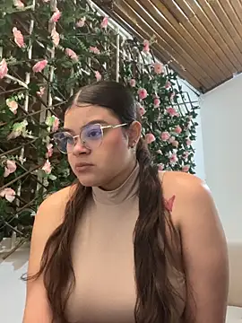 Tharafresneda  online show from October 30, 2025, 12:06 pm