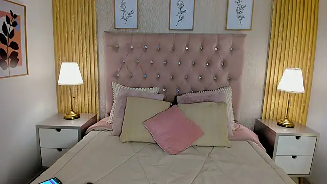 Snapshot of KamyGlam chatting on June 18, 2026, 8:13 pm KamyGlam online show from June 18, 2026, 8:13 pm