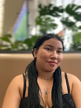 Snapshot of Vickybon chatting on October 28, 2025, 8:22 pm Vickybon online show from October 28, 2025, 8:22 pm