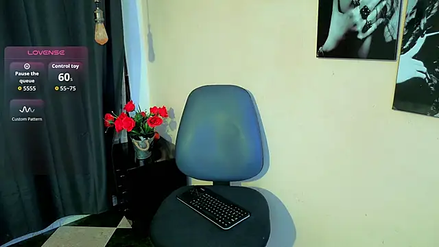 Flor Gil online show from December 22, 2025, 6:43 am