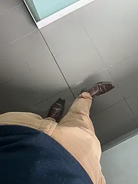 LeoBlaze13 online show from October 28, 2025, 8:11 pm