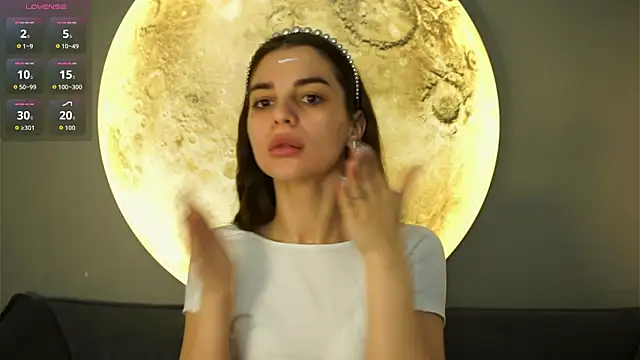 LauraHansil online show from December 17, 2025, 6:08 am