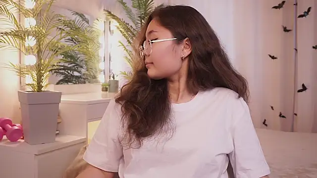 Snapshot of LeanoraBierod chatting on October 29, 2025, 10:28 am LeanoraBierod online show from October 29, 2025, 10:28 am