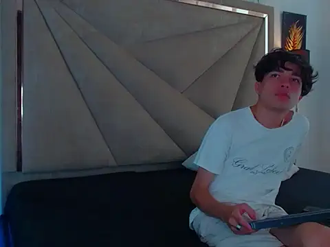 Snapshot of Austin_Noe chatting on November 3, 2025, 7:59 pm Austin Noe online show from November 3, 2025, 7:59 pm