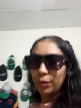 Zafiro G online show from December 4, 2025, 2:21 am