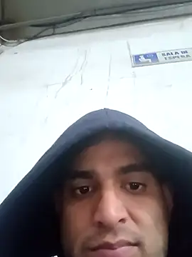 yuhenthr online show from November 7, 2025, 10:43 pm