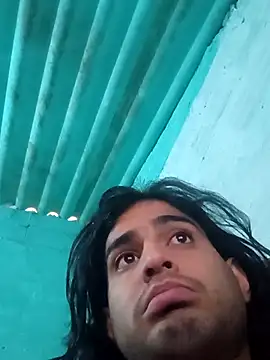 yuhenthr online show from November 10, 2025, 5:45 pm