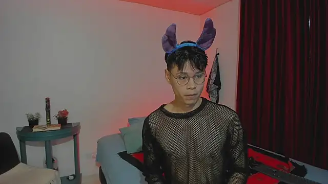 estmonnn online show from November 1, 2025, 12:23 am