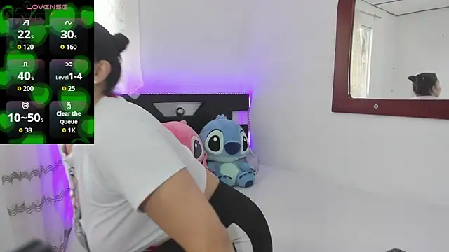 Isa-Giraldo online show from February 5, 2026, 1:49 pm