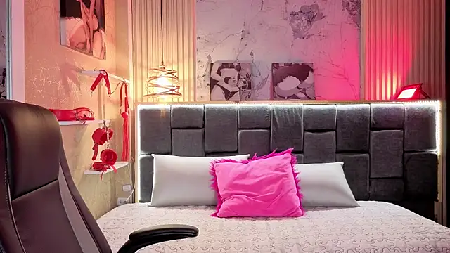 Im-Lola online show from February 6, 2026, 11:08 pm