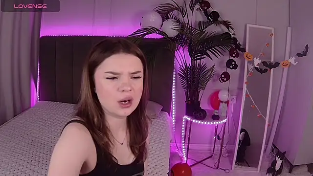 Alice Bloome online show from November 3, 2025, 5:31 am